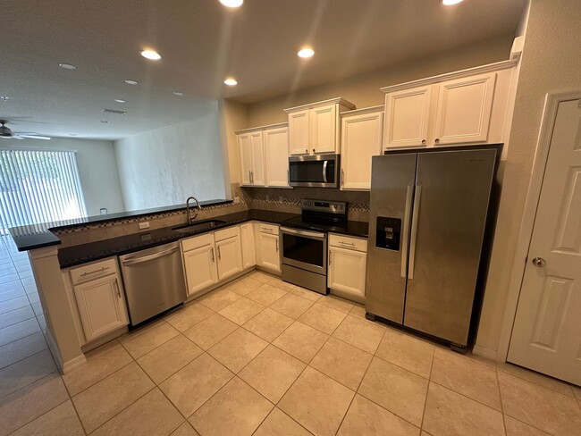 Building Photo - 3bd/2.5ba Beautiful Townhome! Move In ASAP!