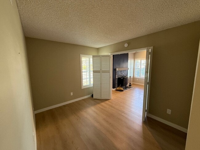 Building Photo - Newly Renovated Home on a Quiet Cul-de-Sac – Available Now