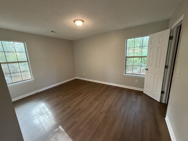 Building Photo - Home For Rent