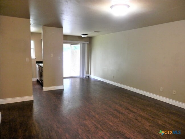 Building Photo - 2750 Maple Tree Rd