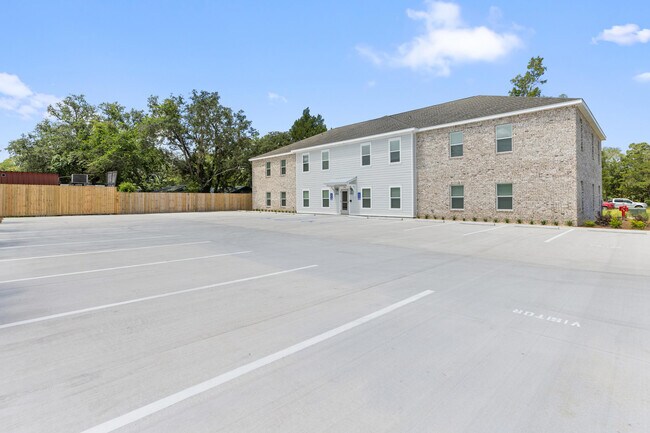 Building Photo - 305 Okaloosa Ave