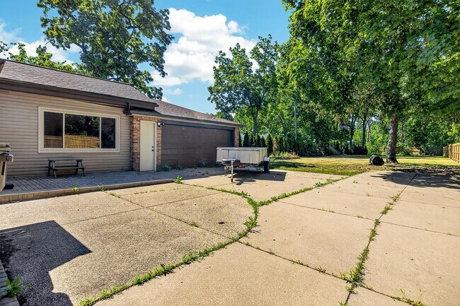 Building Photo - 1215 Chapin St