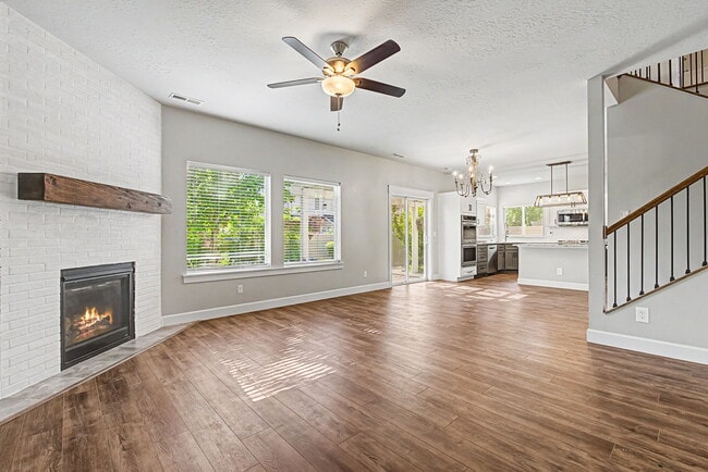 Building Photo - 5140 N Elmstone Ave