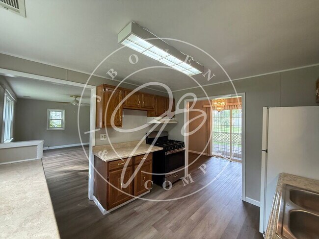 Building Photo - 3-Bedroom South Toledo Home with 2 Full Ba...
