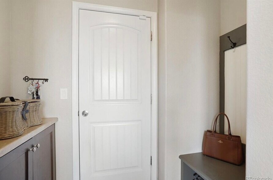 Building Photo - 11020 Echo Canyon Dr