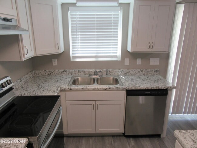 Building Photo - 2912 Sequoia Ave