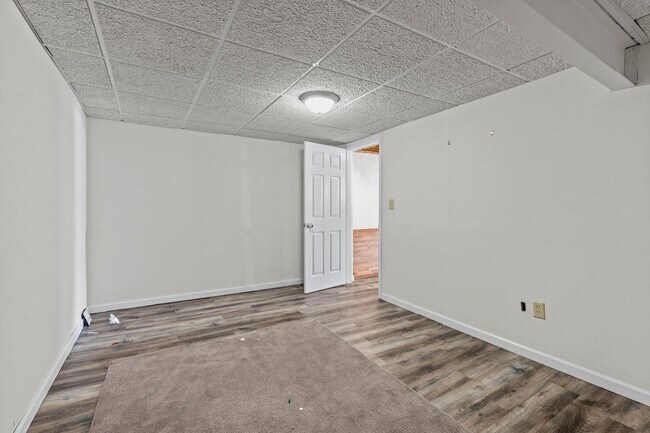 Building Photo - Spacious 4-Bed, 3-Bath Family Home