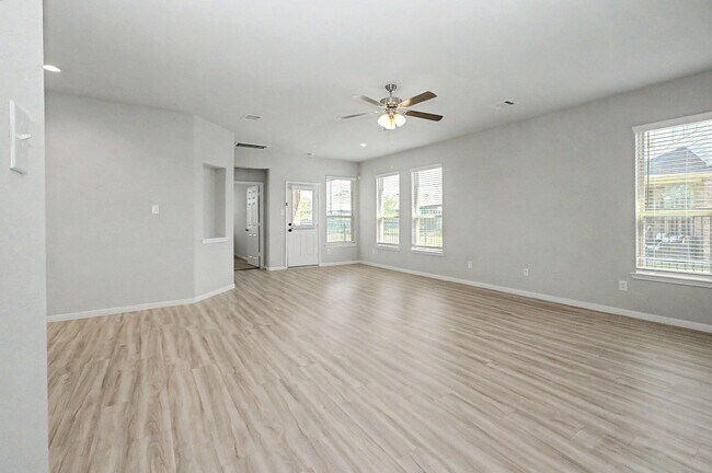 Building Photo - 101 Eliana Shores Dr