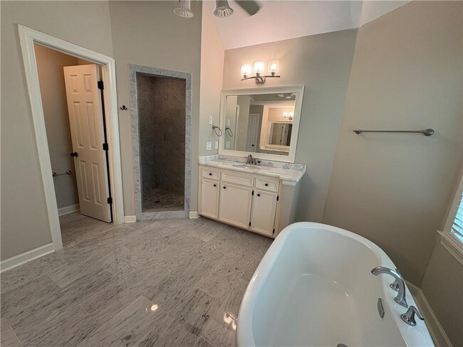 Building Photo - 10575 Aviary Dr