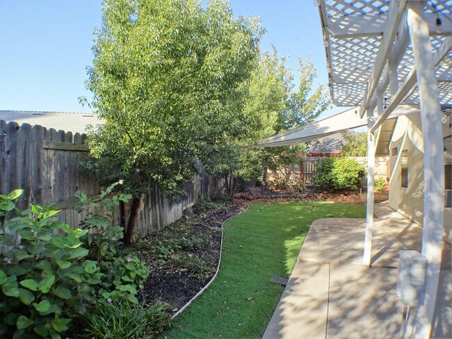 Building Photo - 3008 California Park Dr