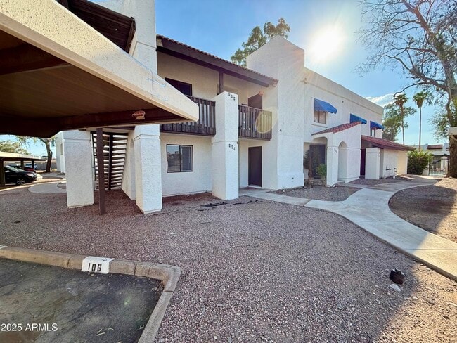 Building Photo - 2121 W Union Hills Dr