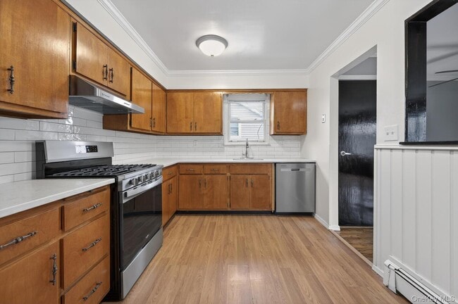 Building Photo - 9 Bay Beach Ave