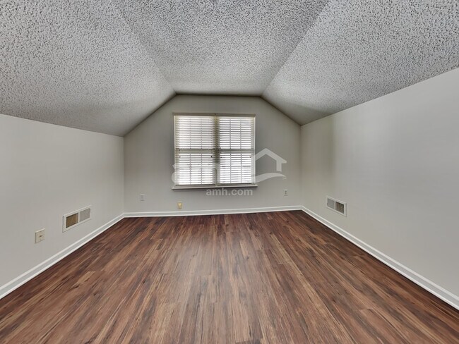 Building Photo - 6308 Dumont Ln