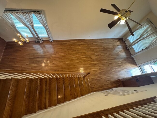 Building Photo - Charming Updated Townhouse in Bristol, VA