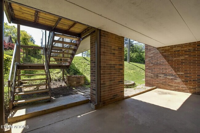 Building Photo - 400 Dublin Dr