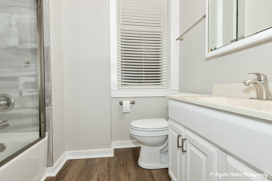 Building Photo - 931 Main St