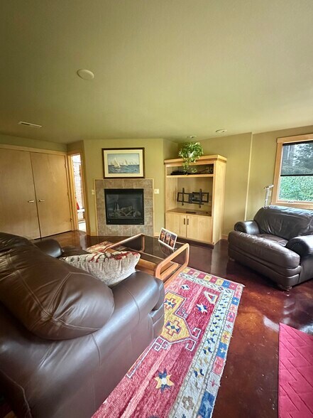 Building Photo - 1165 Vail Way N