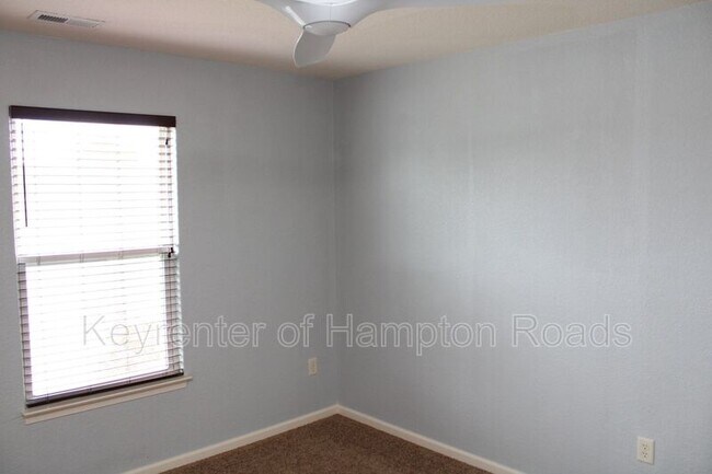 Building Photo - 3901 Grand Isle Dr