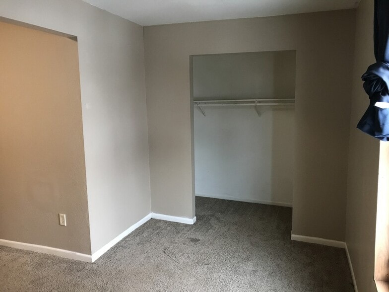 Building Photo - 3006 Emerson Avenue N #2