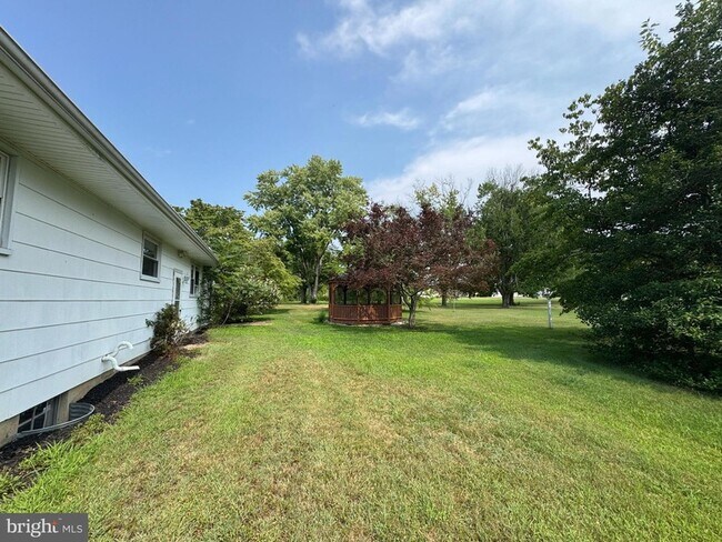 Building Photo - 310 Fish Pond Rd