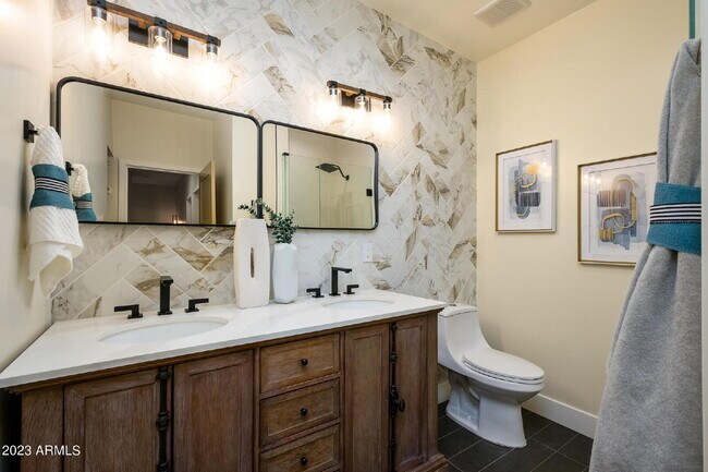 Building Photo - Exclusive Urban Sanctuary—Sophisticated Townhouse in Vibrant Phoenix