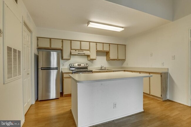 Building Photo - 3305 Wyndham Cir