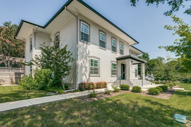 Building Photo - 488-EO