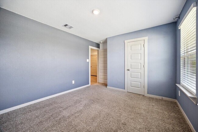 Building Photo - 8115 Brahman Ln