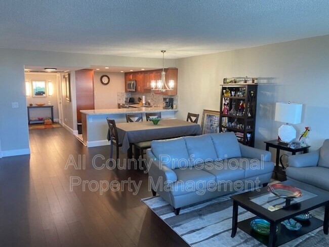 Building Photo - 3051 N Course Dr