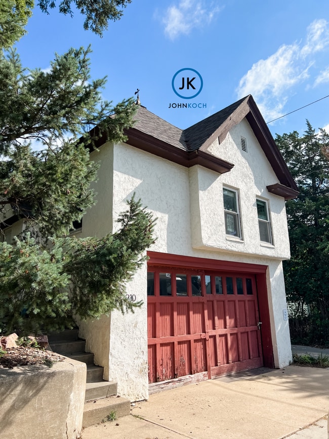 Primary Photo - Historic carriage house renovated into a loft apartment! 1 bed 1 bath! Close to downtown