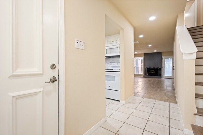 Building Photo - 5921 Arncliffe Dr