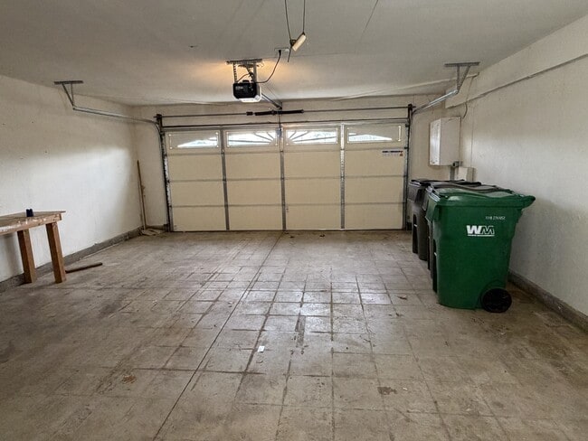 Building Photo - 29639 Greenhill Dr