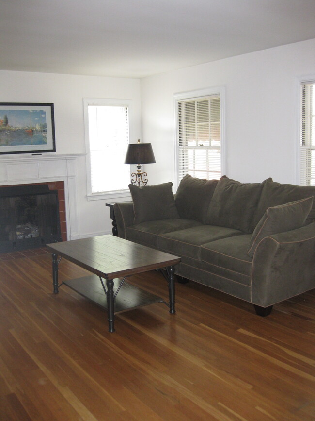 Building Photo - 1136 Hermitage Dr