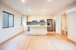 Building Photo - 4541 1/2 Melbourne Ave