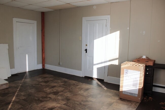 Building Photo - 975 Church St