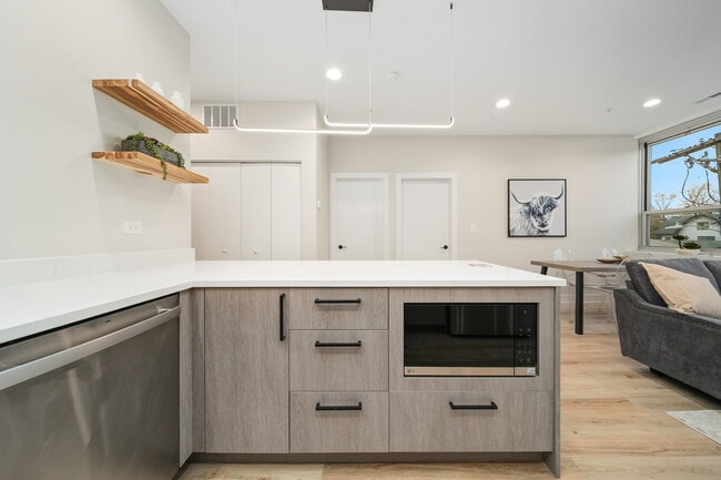 Building Photo - 8900 Windemere Ave