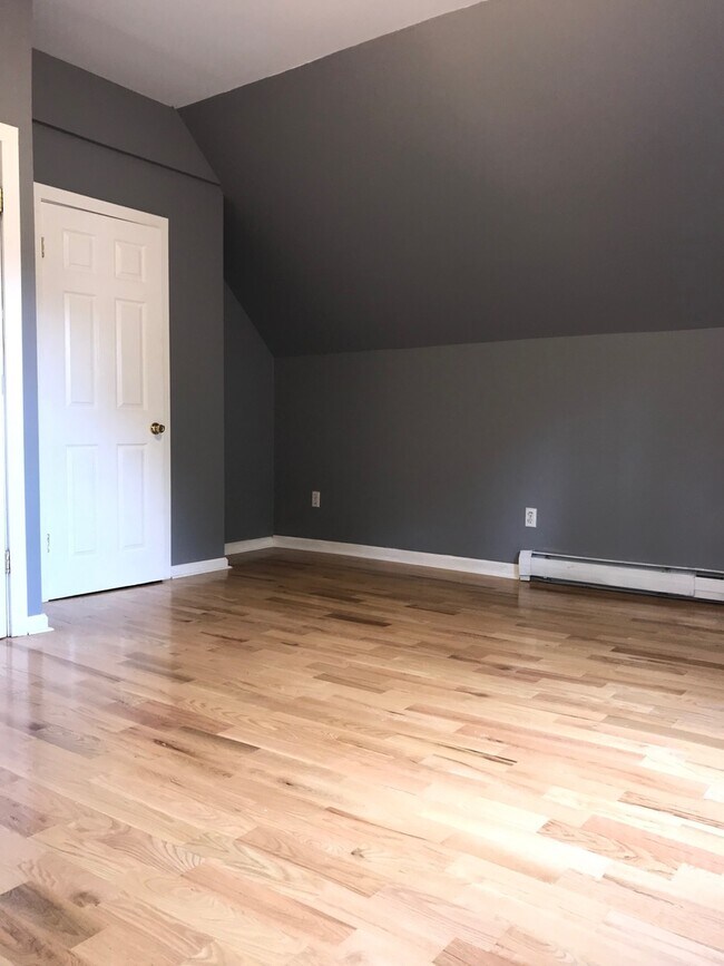 Building Photo - 32 Truman St