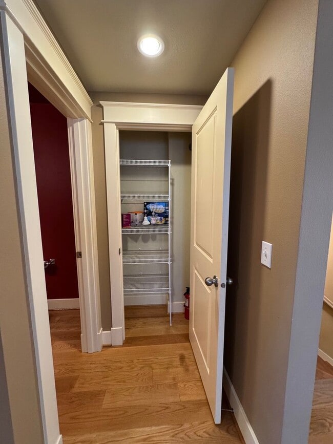Building Photo - Cozy 3 bed 2.5 bath townhome on North Quee...