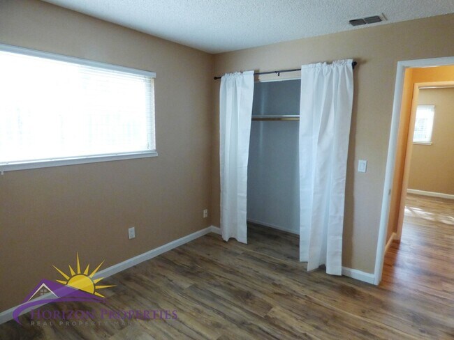 Building Photo - 3 Bed 2 Bath 1,317sqft Citrus Heights Home in Wildwood Estates