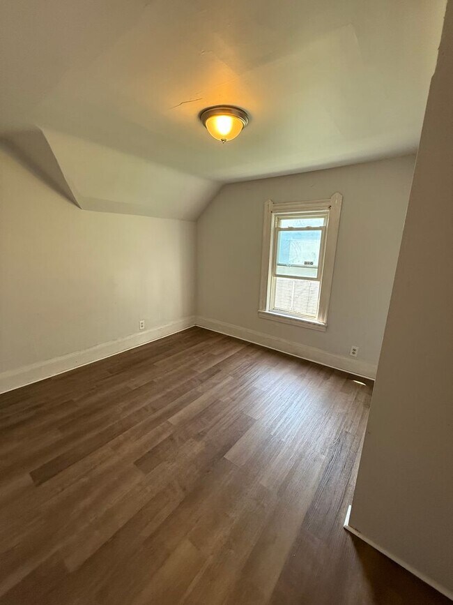 Building Photo - SECTION 8 and EDEN Accepted!! Newly Renova...