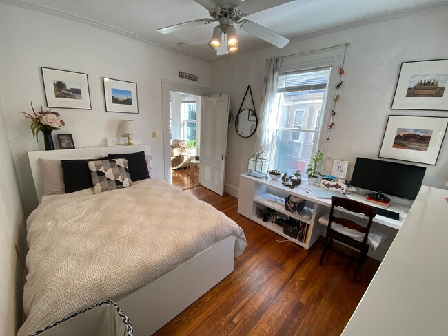 Building Photo - 172 Elm St