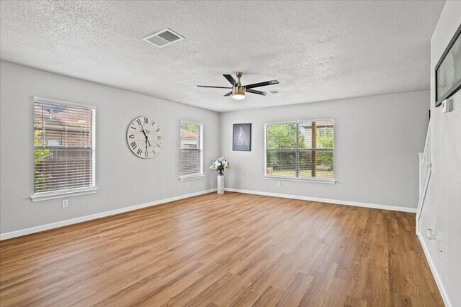 Building Photo - 2411 Glen Field Dr