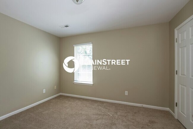 Building Photo - 3 Bedroom Pet-Friendly Home in Charlotte, NC with Main Street Renewal