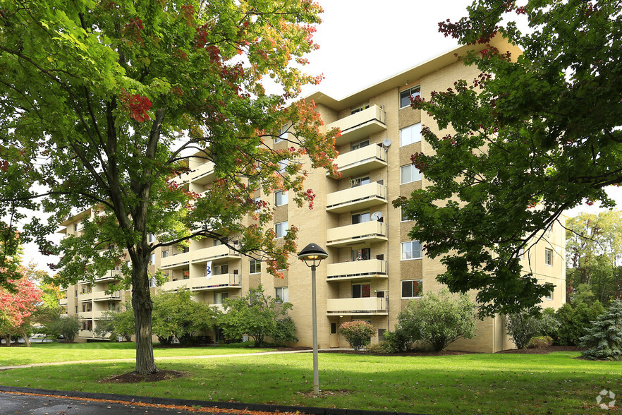 Building Photo - Westwood Meadows