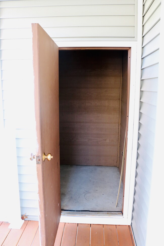 Additional Storage - 3 Post Oak Ln