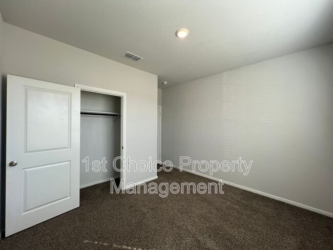 Building Photo - 9608 New Bern Dr