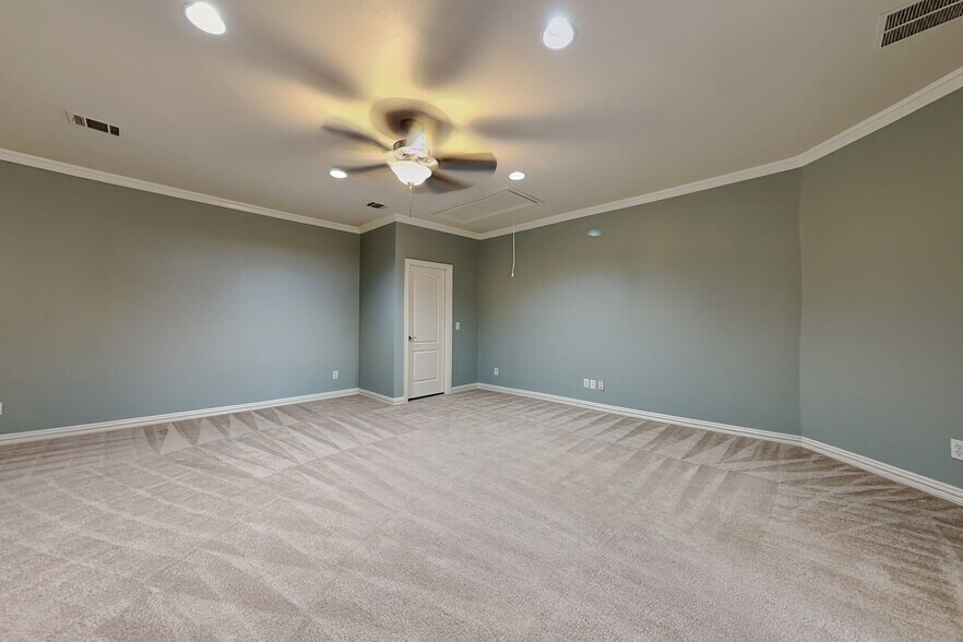Building Photo - 4020 Oakmeadow Dr