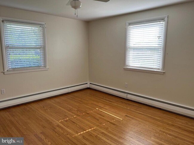 Building Photo - 319 Meetinghouse Ln