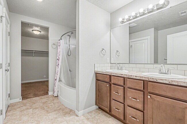 Building Photo - 19361 Kiowa Crk Wy