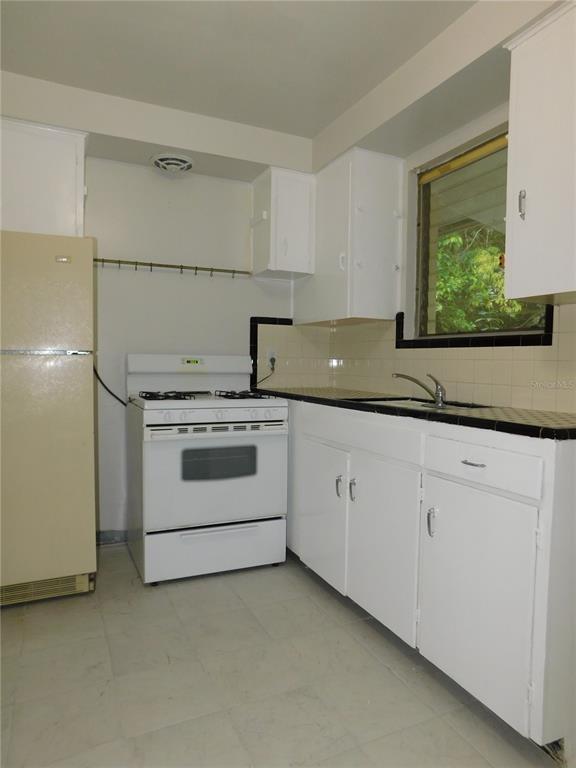 Building Photo - 548 NE 5th Ave